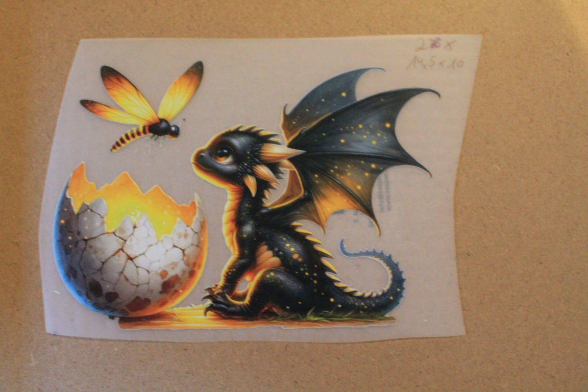 Drache mit Ei und Schmetterling , klein